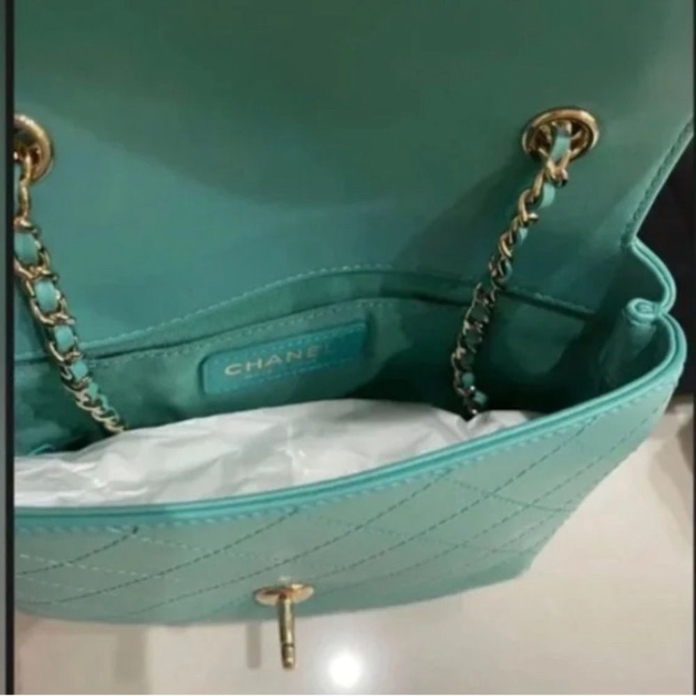 2019 *LIKE NEW* Authentic 🌺CHANEL🌺 CC *TIFFANY-BLUE/GREEN* Quilted Calfskin Mini - Picture 3 of 14